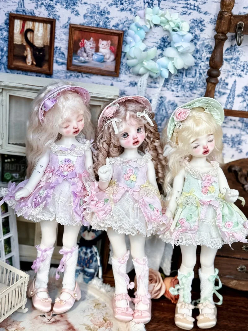 

bjd doll clothe is suitable for a 1/6 size silk retro lace halter dress with 3-color doll accessories