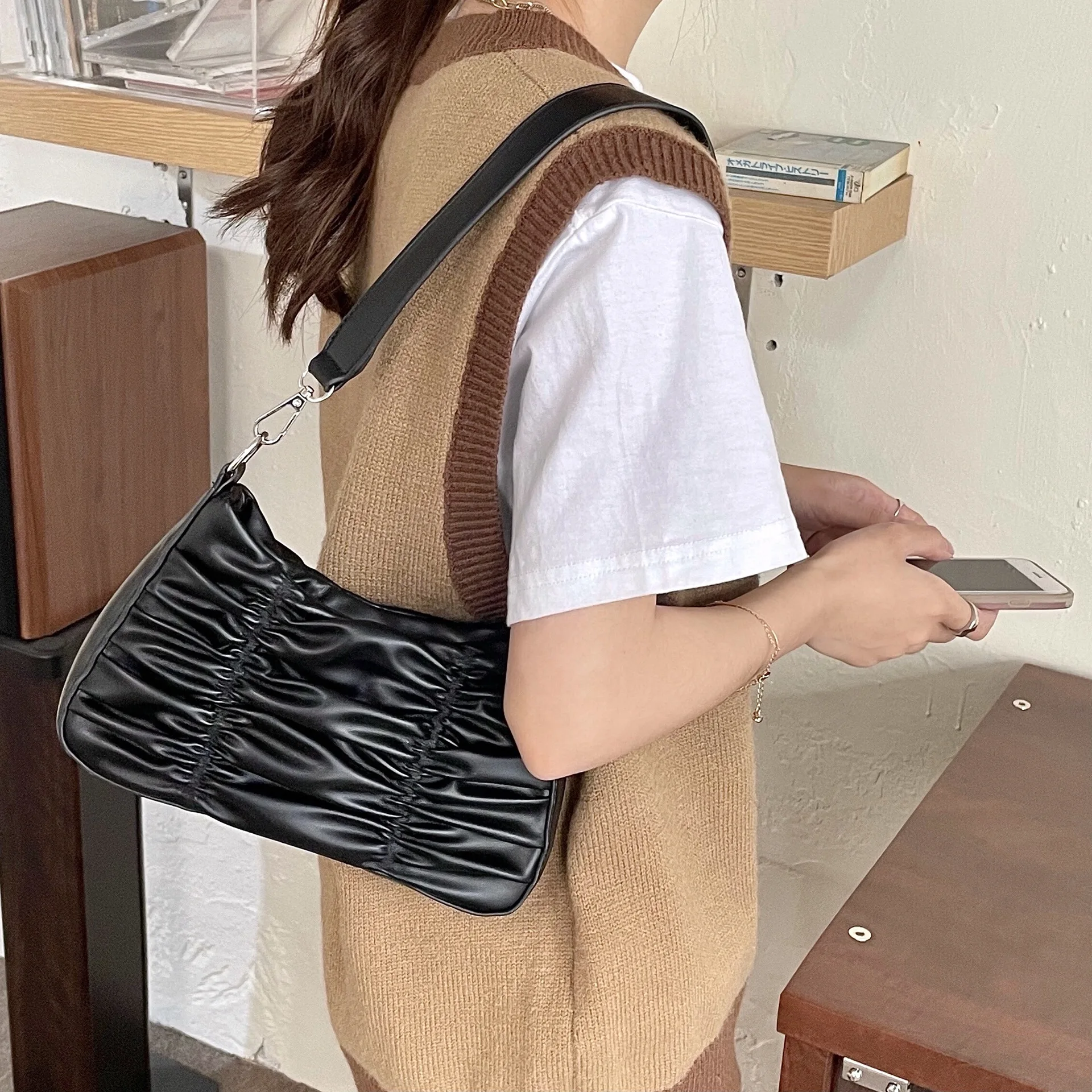 Luxury Design Shoulder Bags For Women PU Leather Pleated Underarm Bag Simple Small Purse and Handbags Casual Ladies Shopper Tote