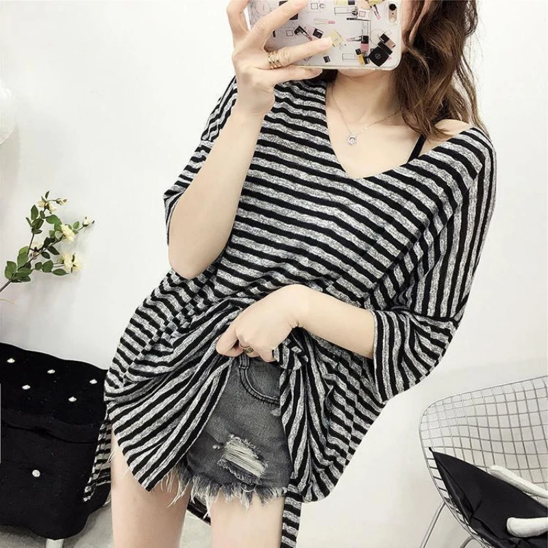 

Korean Commute Summer New T-shirts Women's V-neck Spliced Striped Asymmetric Mid length Loose Casual All-match Short sleeve Tops