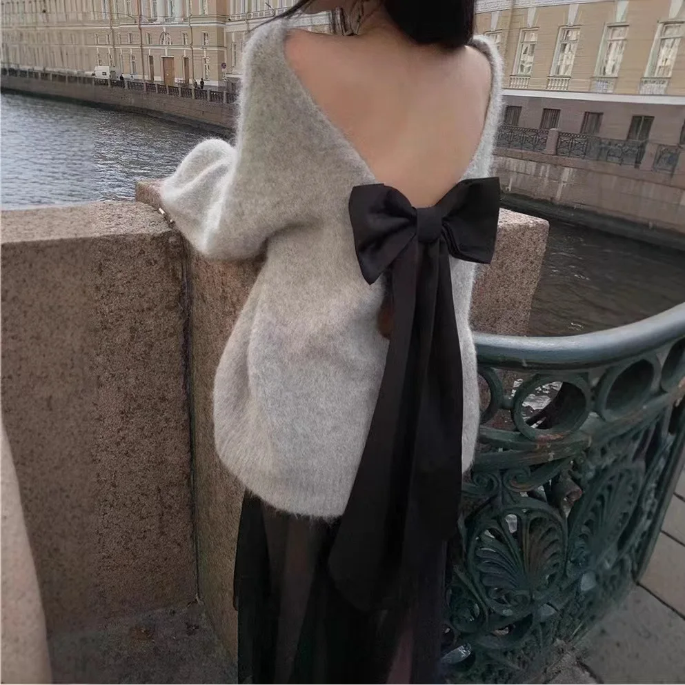 Niche 2024 autumn and winter new backless bow crewneck sweater loose casual sweater long sleeve blouse women