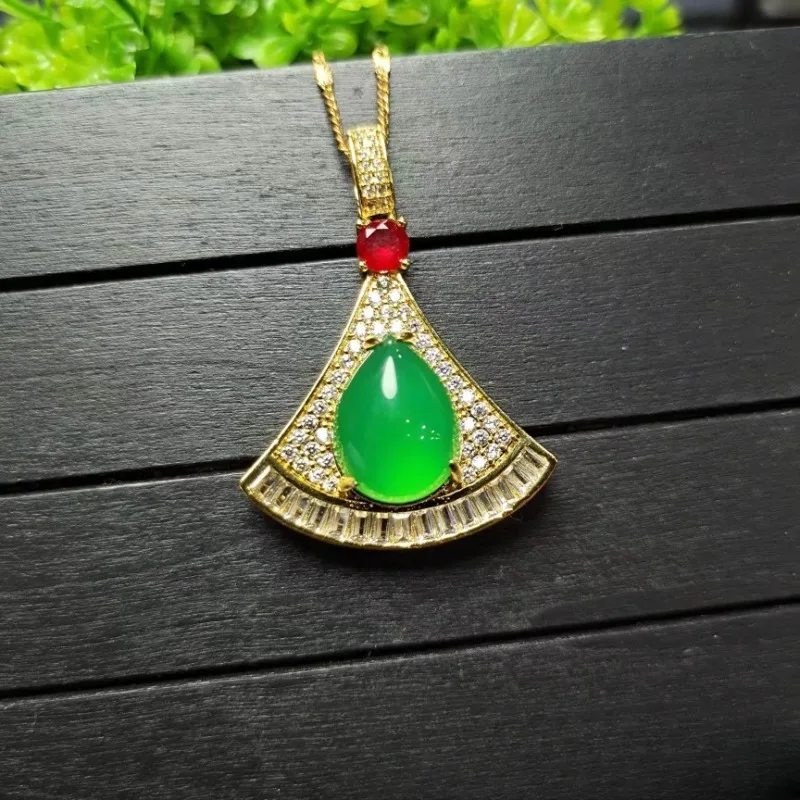 

Wholesale Emperor Green Chalcedony Inlaid Pendant Fashion Delicate Female Clavicle Necklace