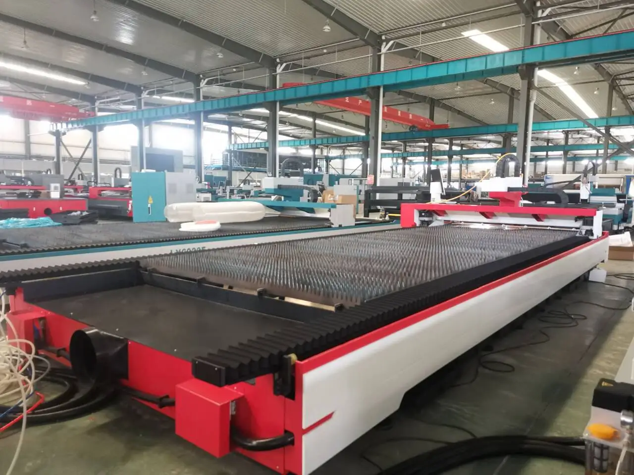 Inquiry about Spot Delivery! Aluminum CNC Fiber Laser Cutter for Metal Carbon Steel Red LXSHOW  Customized 6020F