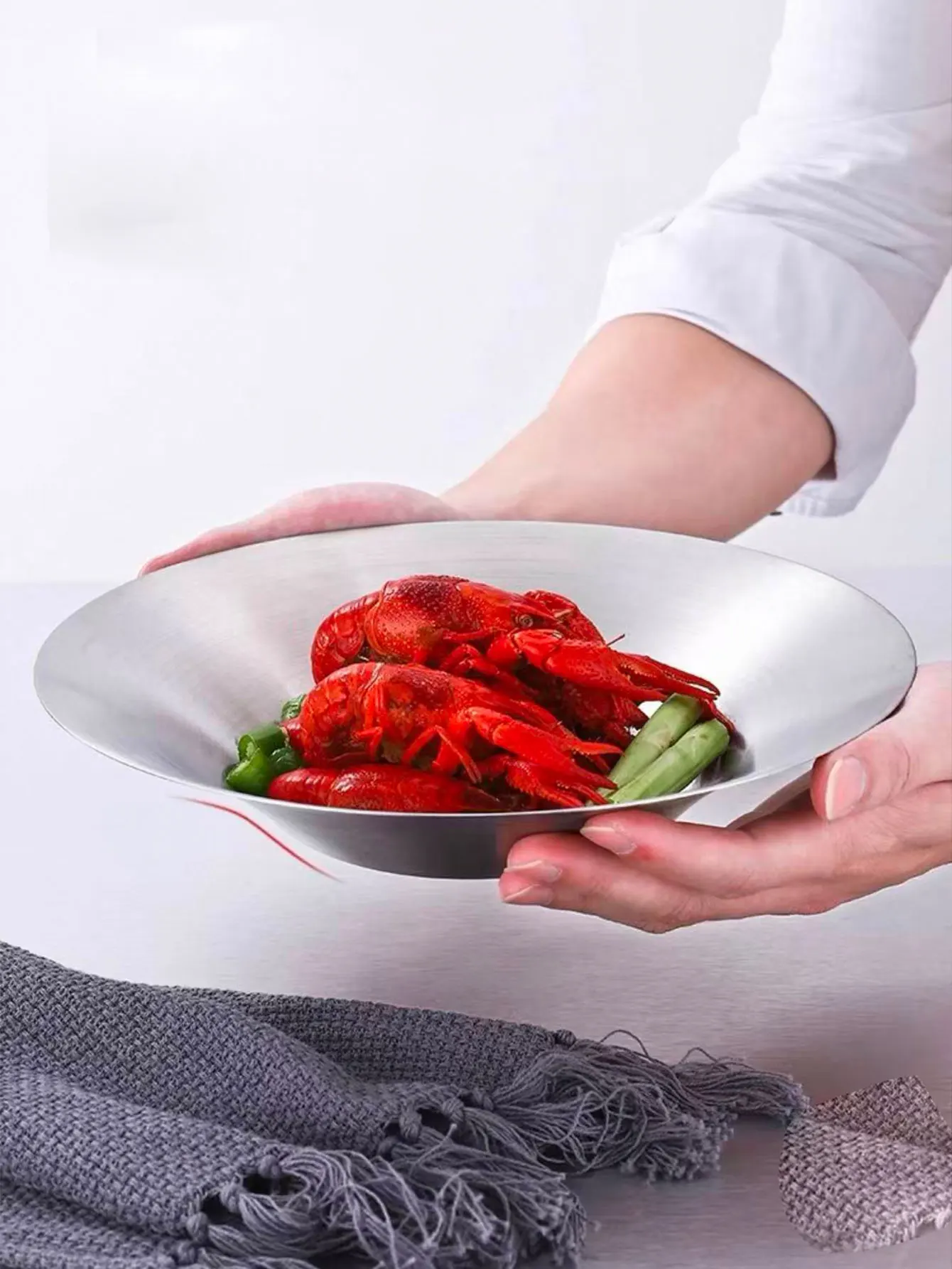 Korean-Style Stainless Steel Round Fruit Plate, Household Dish Plate, Deepened Dinner Plate, Dessert Plate, Pasta Plate, Salad Plate, Mixed Noodle Plate, 1 Piece