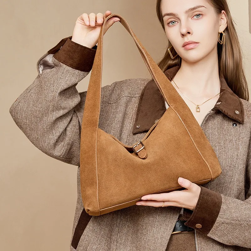 

Lightweight Fashionable Suede Bag, Women's Casual Large Capacity Shoulder Tote, City Simple Style for Travel/Work, Brown/Apricot