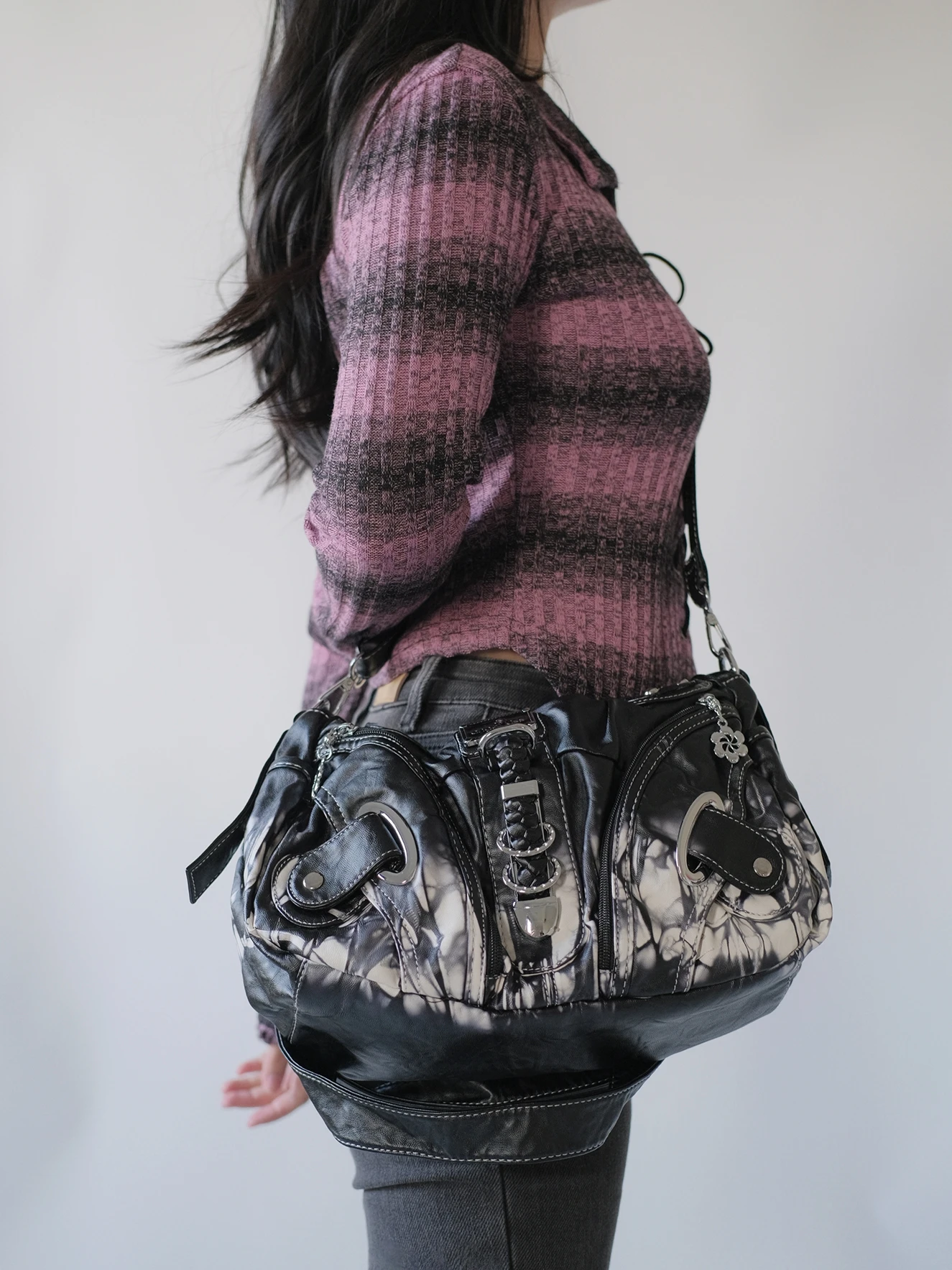 

Y2K Millennium Trendy Girl Sweet Cool Vintage Subculture Waed Street adient Motorcycle Single oulder Slant Crossbody Bag