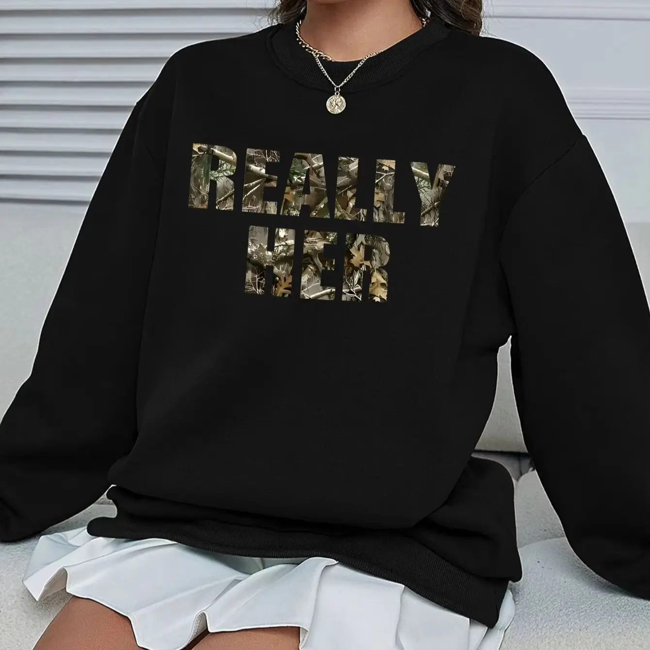 Camouflage textured lettered women's crew neck sweatshirt, fleece lining for warmth, Halloween women's costume, women's autumn