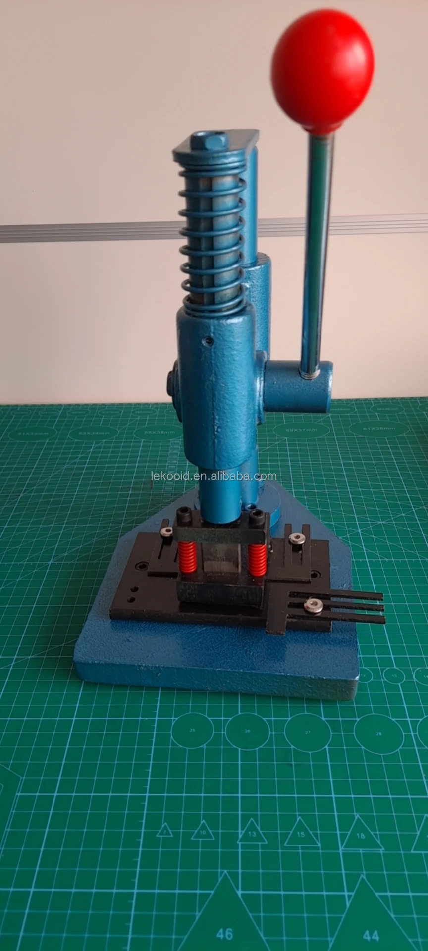 الثقيلة المخصصة شنق تبويب اليورو شماعات T شكل ثقب لكمة لورق PVC