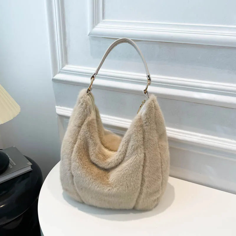 

Plush Velvet Sweet Crossbody Bag for Women Elegant Cute and High-end Tote Bag Autumn and Winter 2025 New Versatile Shoulder Bag