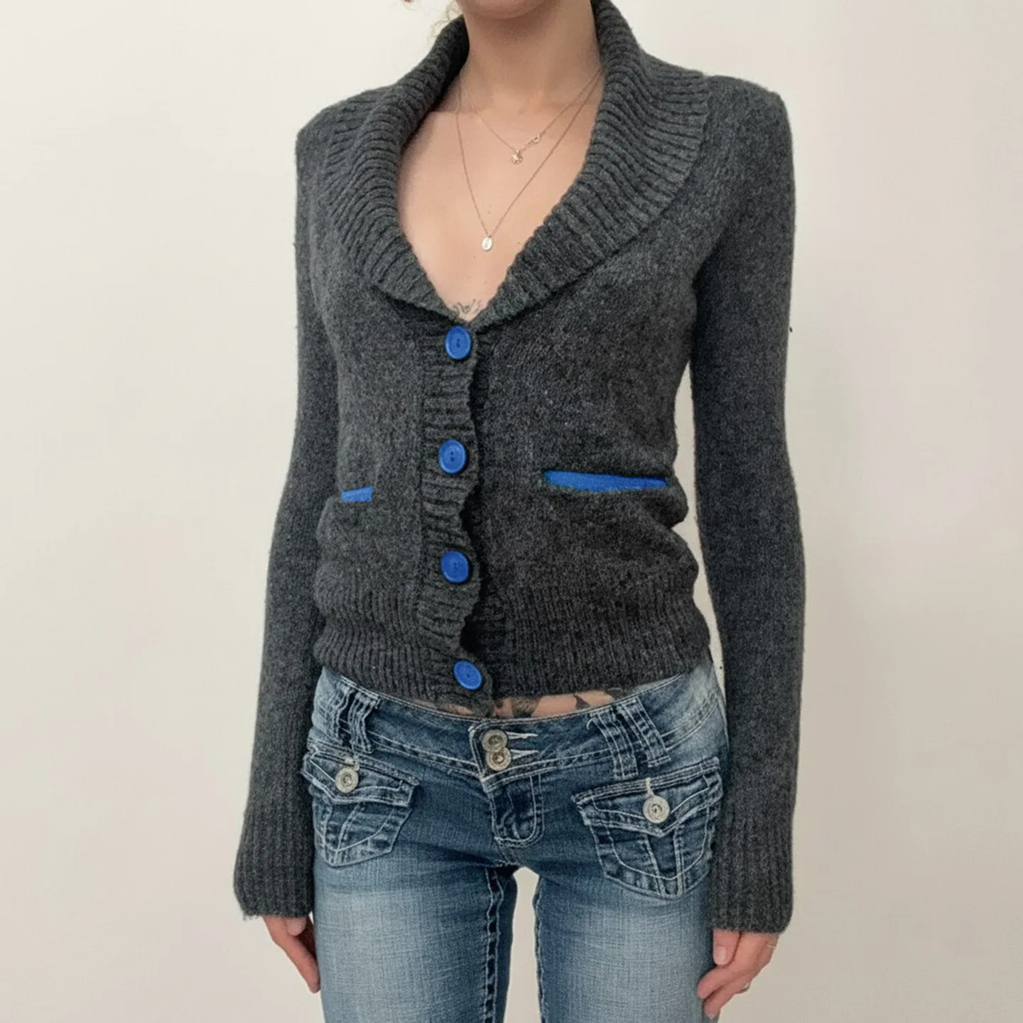 

Облегающий свитер с воротником и контрастными пуговицами, цветной вязаный свитер, модный женский трикотаж, удобный мягкий материал