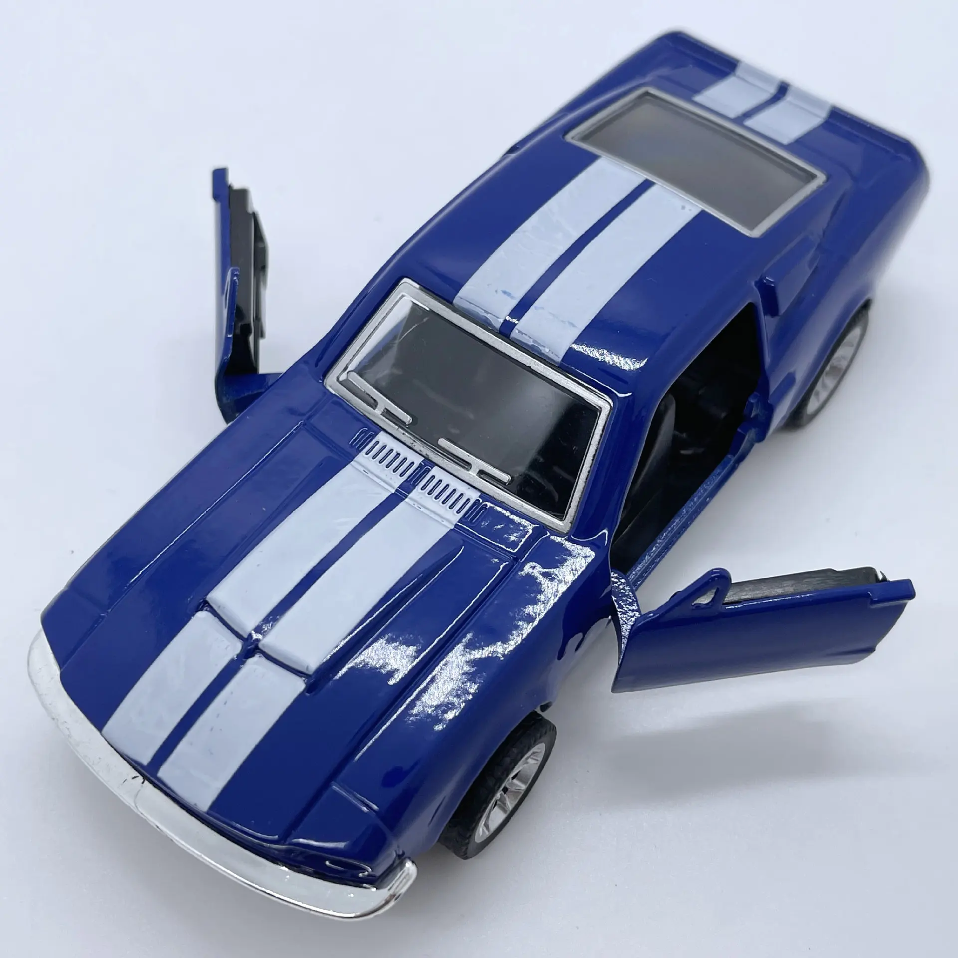 1:32 シミュレーションレトロクラシックカーおもちゃモデルドアを開けることができますプルバック車合金車の装飾品アメリカンマッスルカー男の子のおもちゃ