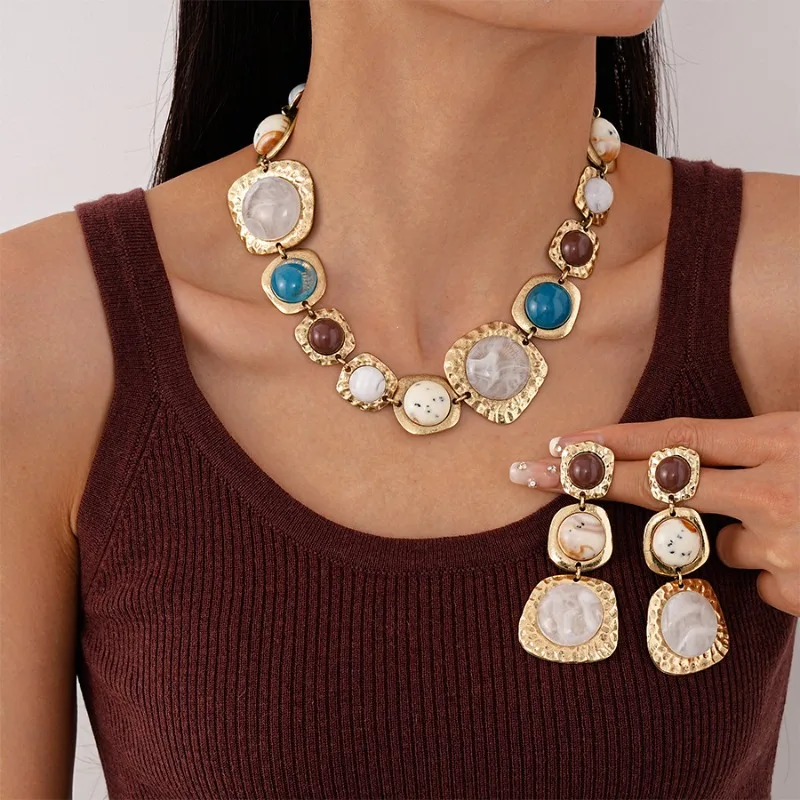 

2026 New Boho Vintage Resin Necklace Irregular Geometric Round Square Clavicle Chain Retro Distressed StatementJewelry for Women