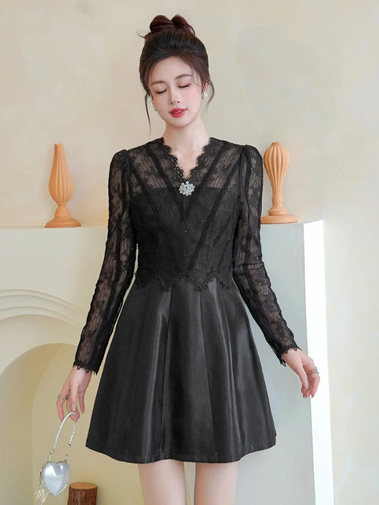 ชุดเดรสลูกไม้สีดำสไตล์ฝรั่งเศส ดีไซน์หรูหรา สำหรับงานปาร์ตี้ ประดับด้วยคริสตัลวิบวับ กระเป๋าเก๋ๆ ทรงสวิง สั้น  สำหรับผู้หญิง  งานเลี้ยงวันเกิด