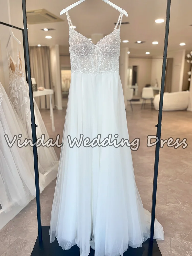 ชุดแต่งงานสายเดี่ยวประดับมุกหรูหราทรงเอไลน์ผ้าทูลล์ รุ่น Vindal Luxury Pearl Beading ปี 2026 สไตล์โบฮีเมียน สำหรับงานแต่งงานแบบเรียบง่าย สามารถสั่งตัดได้