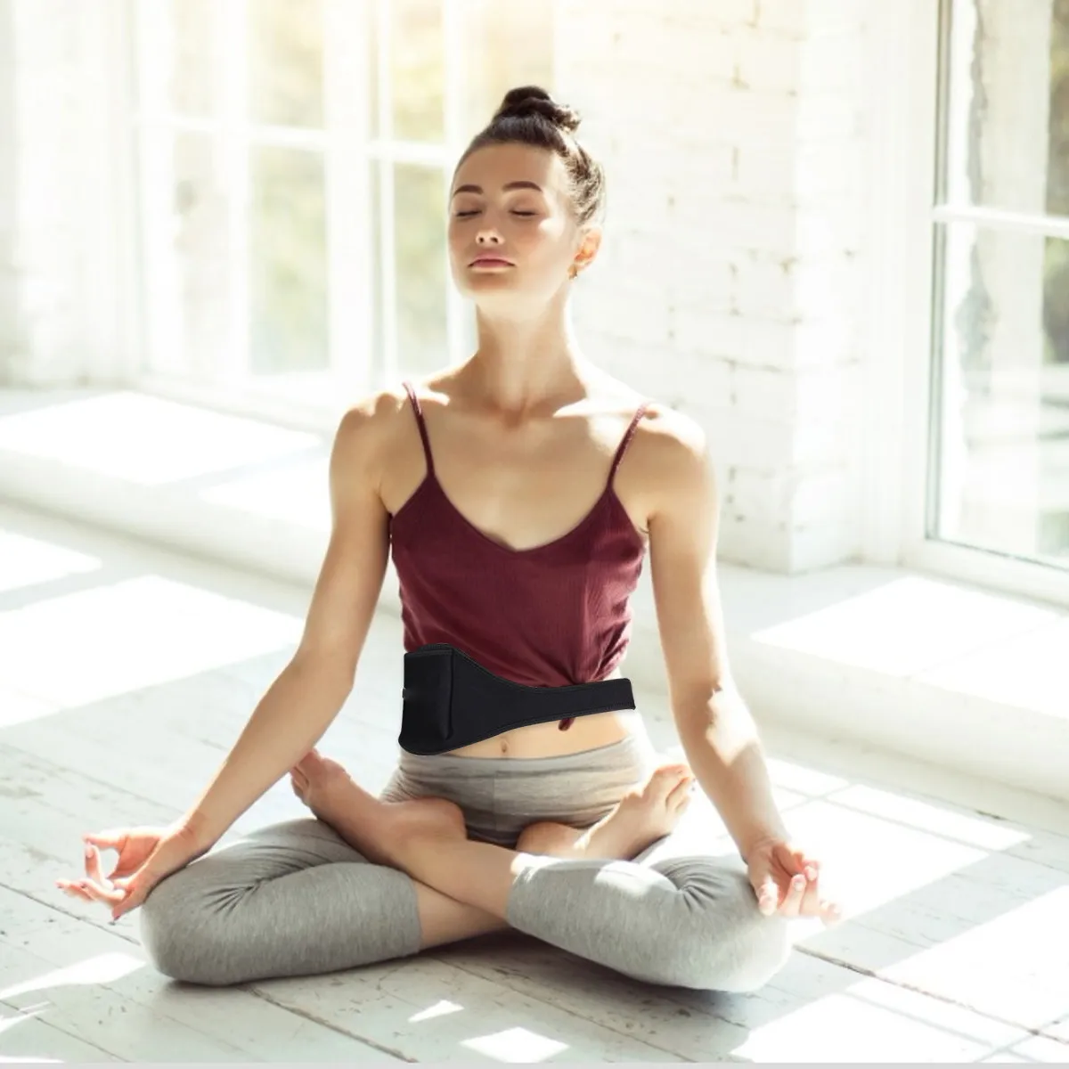 Microphone Transmitter Pouch Belt for Fitness Instructors Vertical Close-Fitting Design Adjustable Comfortable Carrier Strap