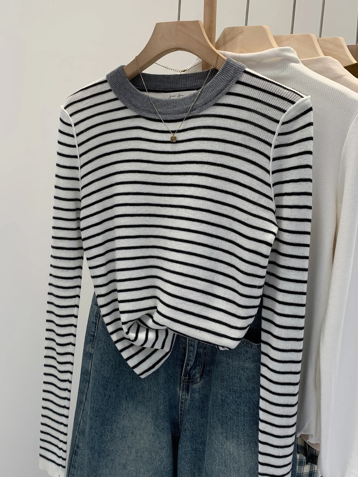 Stunning Striped Knit Sweater round Neck Long Sleeve Women's Base Layer Top Soft Korean Style Standard Fit Commute Fashion