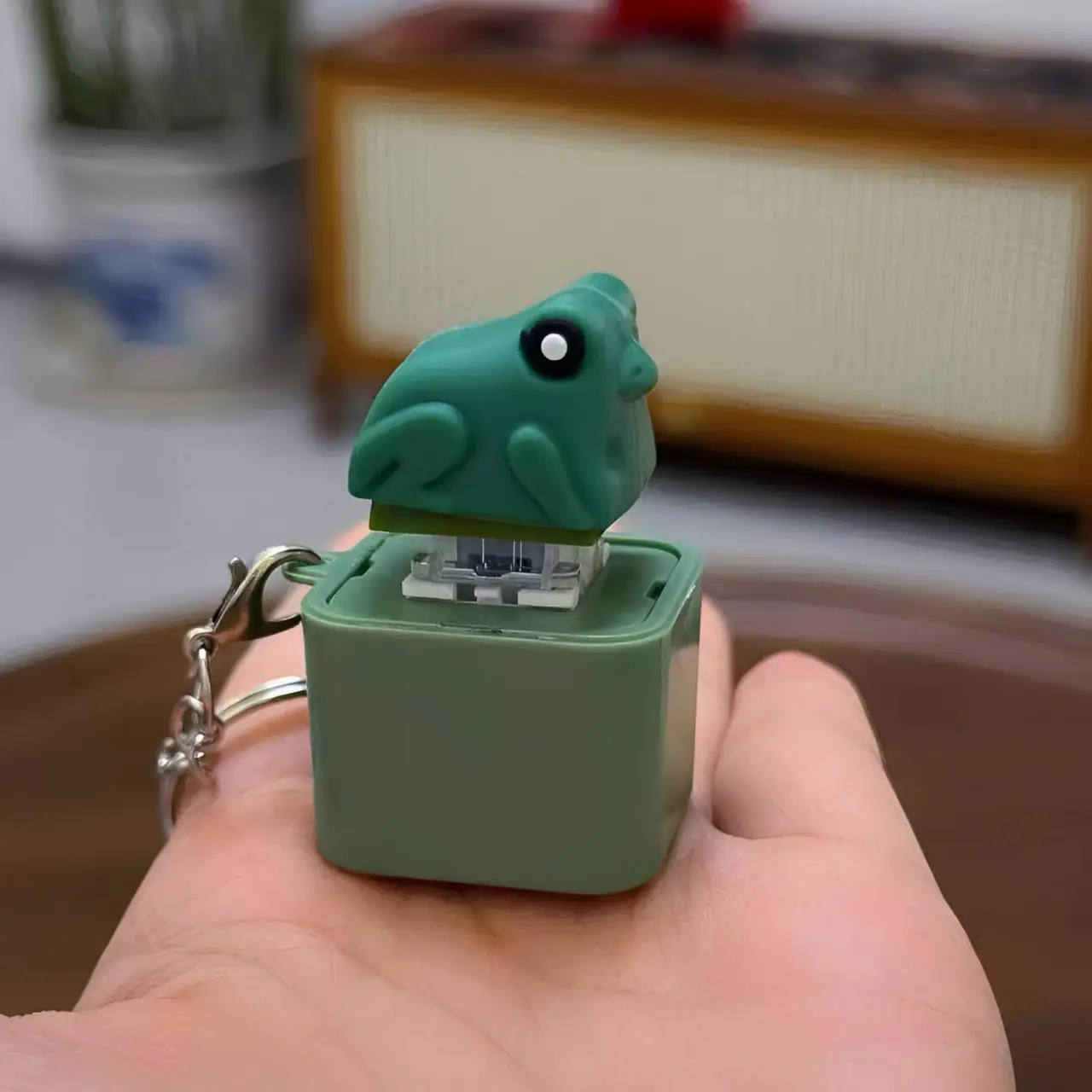 USB-Kroakende Frosch- und Enten-Schlüsselanhänger aus Kunststoff mit LED-Licht, Fingertasten-Druckknopf, Frosch-Kroak-Fidget, lustiger Tastatur-Schlüsselring