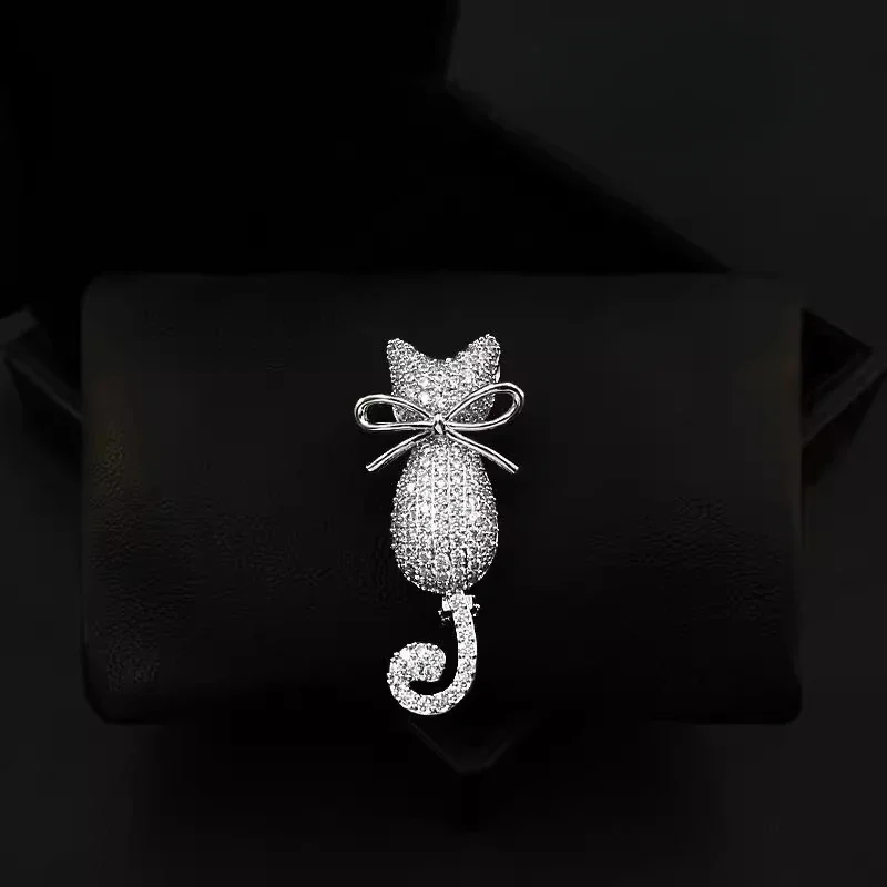 

Cute Cat Brooch for Women Suit Luxury Bowknot Cartoon Animal Lapel Pins Rhinestone Jewelry Clothing Accessories 5909