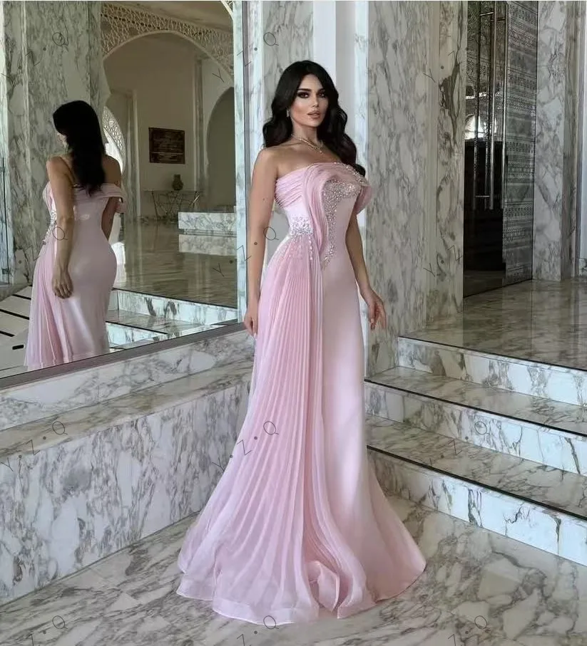 サウジアラビア プロムドレス ビーズ飾り プリーツ Aライン ピンク ストラップレス パーティードレス クリスタル アラビア フォーマルドレス オーバーレイプリーツ付き