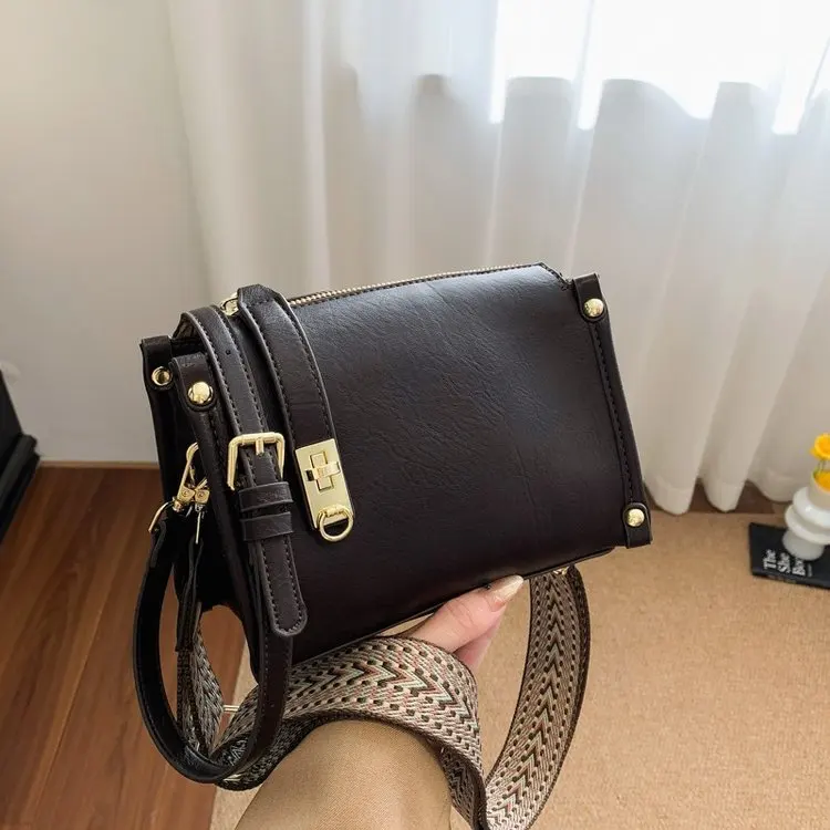 

Модная корейская женская сумка для поездок на работу 2026 года, нишевая ретро-модель с высококачественной текстурой, повседневная универсальная сумка через плечо/кроссбоди