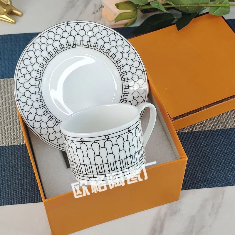 

Модный модный набор кофейных чашек, европейская чашка для послеобеденного чая, черный чай, одна чашка и блюдце, роскошная подарочная коробка для домашнего кафе, вечеринки