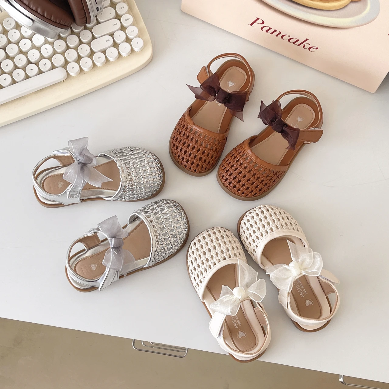 Girls Princess Leather Sandals with Cute Bow 2026 New Summer Toddler Beach Sandals Soft Sole Hollowed-out Elegant Party Footwear