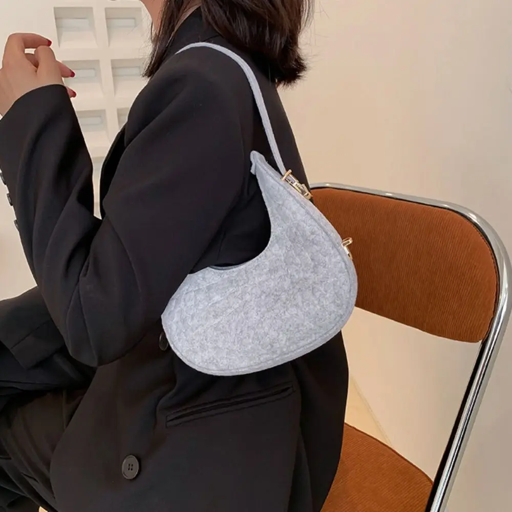 

Простая однотонная сумка в форме полумесяца, сумка на плечо, корейский стиль, фетровая сумка, большая вместительная универсальная тканевая сумка на плечо, дорожная сумка