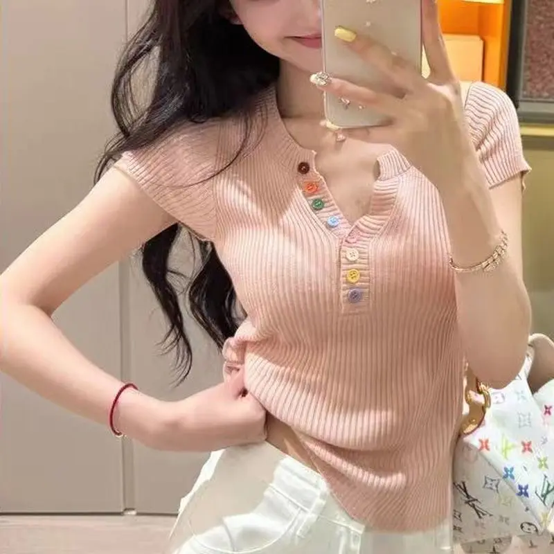 เสื้อยืดคอวีแขนสั้นอเนกประสงค์ถักเสื้อสเวตเตอร์ผู้หญิงที่สมบูรณ์แบบในฤดูร้อน มีความกระชับสัดส่วนและไม่ซ้ําใคร เสื้อสวยมาก