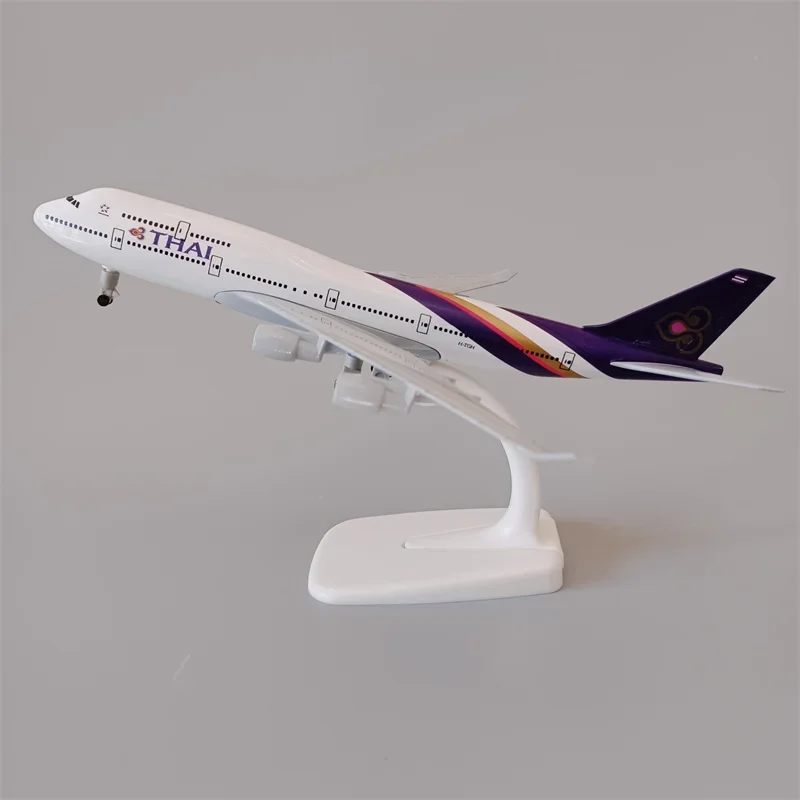 20 cm Modellflugzeug Thailand Air Thai B747 Airlines Boeing 747 Airways Druckguss-Metalllegierungsflugzeug Modellflugzeug mit Rädern