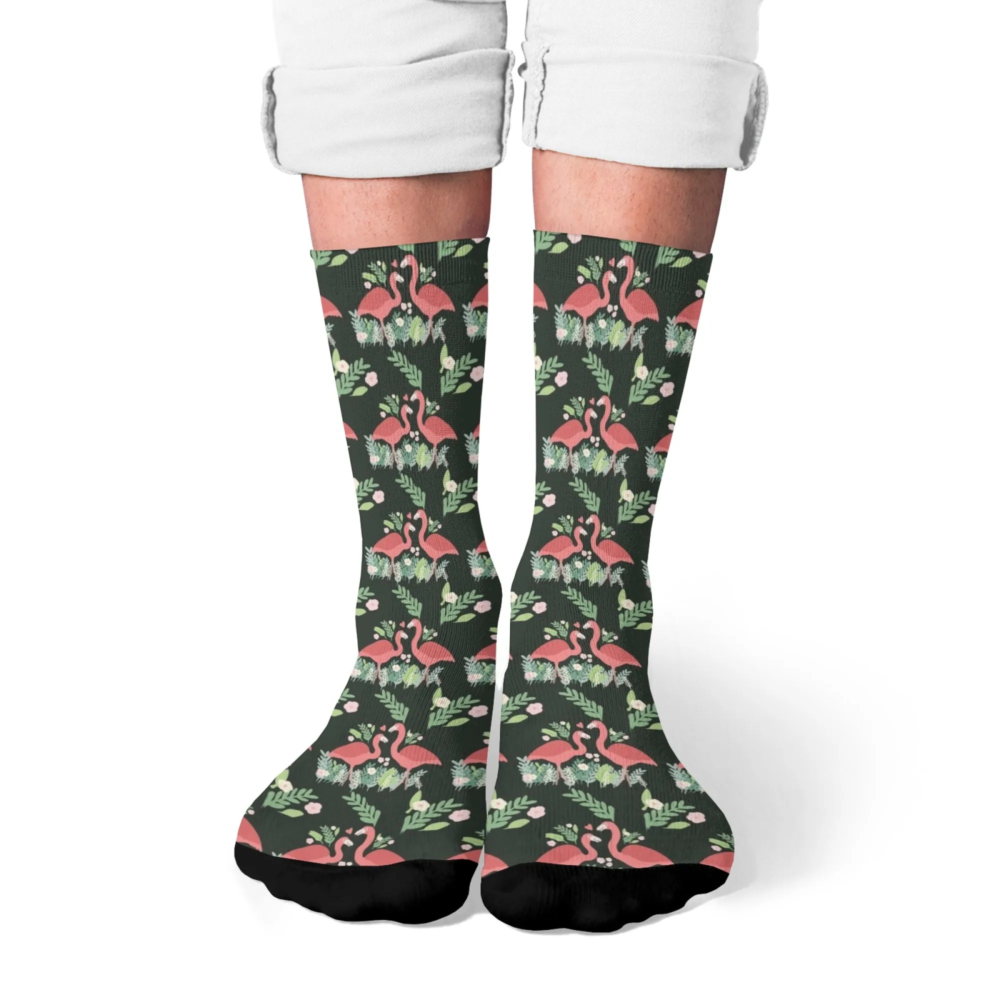 Künstlerische Dschungel-Crew-Socken, stilvolle Flamingo- und botanische Motive, kräftige Dunkelgrün-Rosa-Kombinationen, kreative tropische Flair