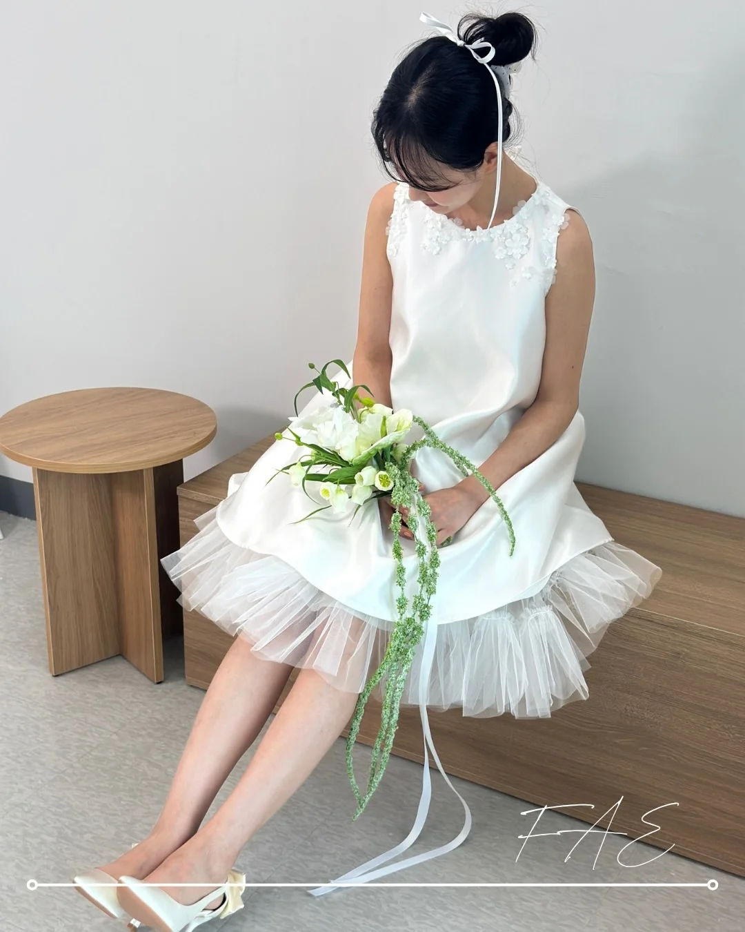 TL Customized 2027 Simple White Short Wedding Dress Sleeveless Flowers A Line Bridal Gown Photo Shoot Reception Party Dresses