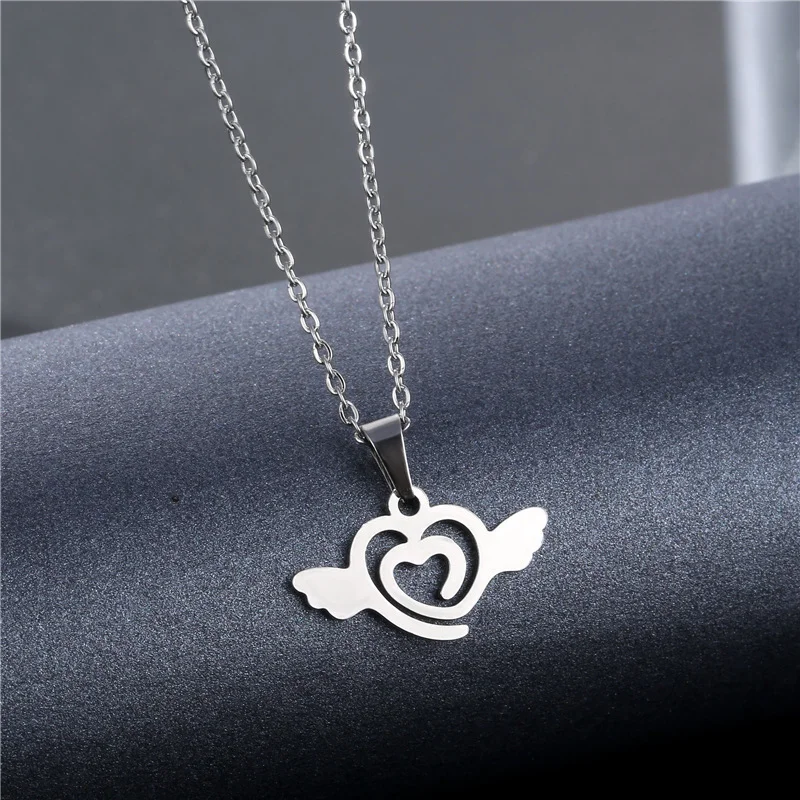 

Simple Love Angel Wings Pendant - Popular New Product - Heart-shaped Necklace - Stainless Steel - Allergy-Friendly Jewelry