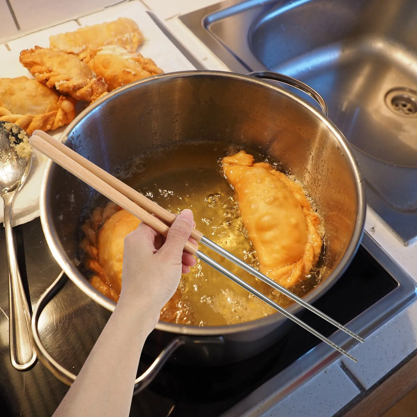 

1Pair Stainless Steel Oil Frying Chopsticks Long Handle for Hot Pot Noodles Barbecue Cooking Kitchen Gadgets Heat Resistant