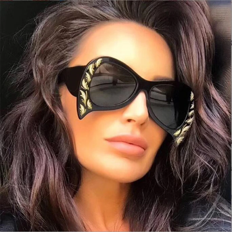 

KAPELUS 2023 plastic glasses wholesale Trendy bat sunglasses for women Big frame of punk personality decorates outdoor sunshade