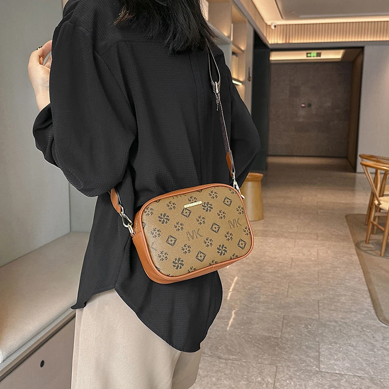 

Fashionable Versatile Crossbody Bag with Unique Style - Niche Trendy High-End Exquisite Design for Women's Sweet Retro Looks