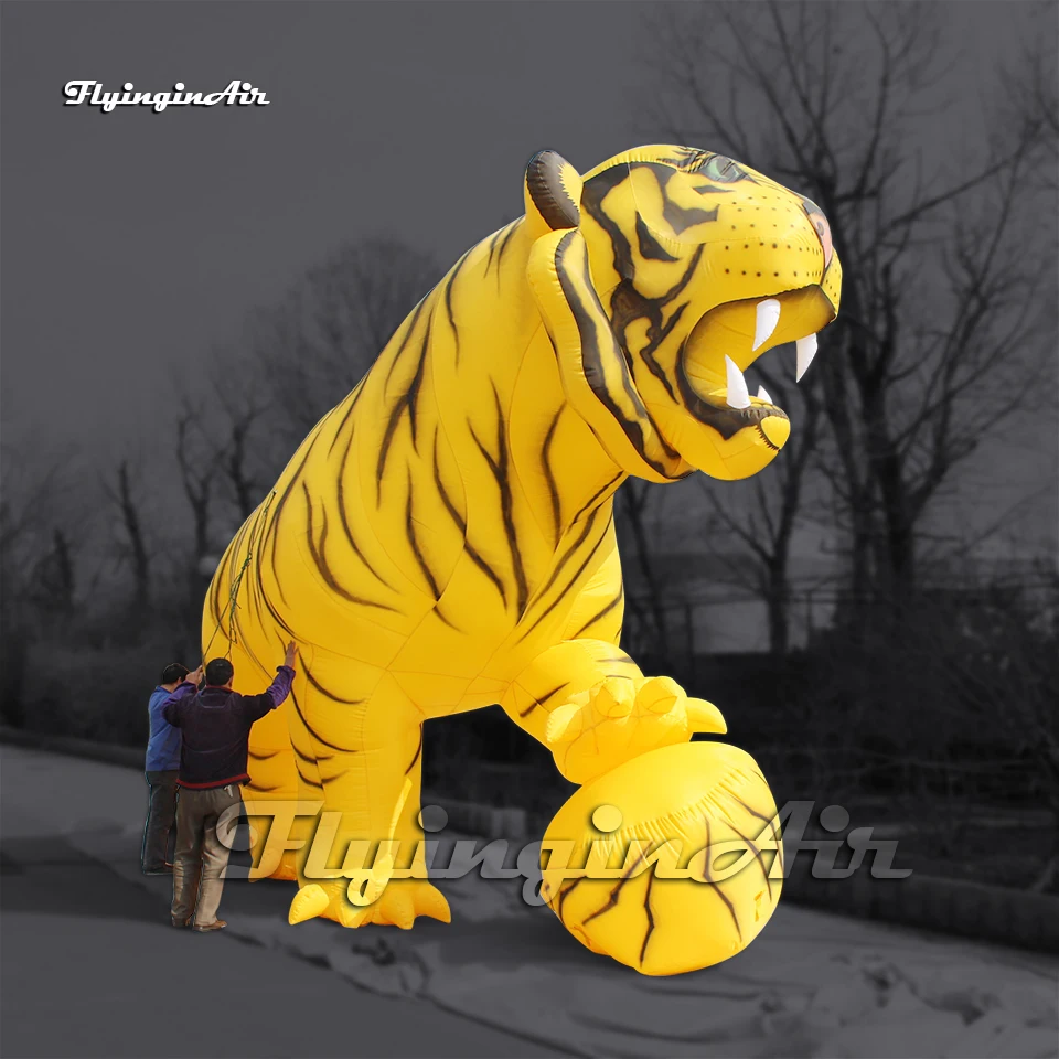 

Simulated Large Yellow Inflatable Tiger Model Animal Mascot Balloon For Concert Stage Decoration