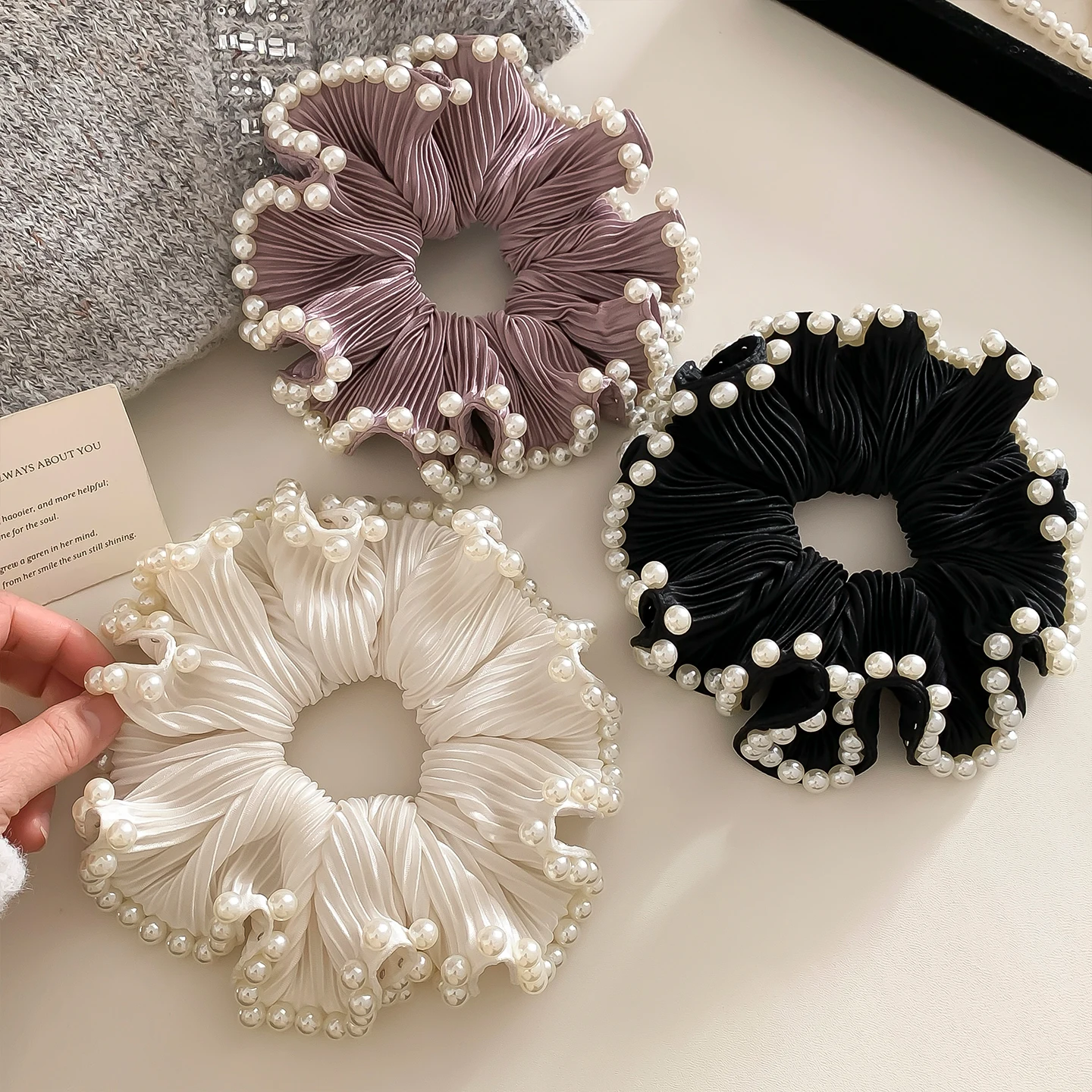 elasticos-de-cabelo-de-cetim-com-perolas-para-mulheres-faixas-de-cabelo-para-coque-baixo-acorios-de-cabelo-modernos-des