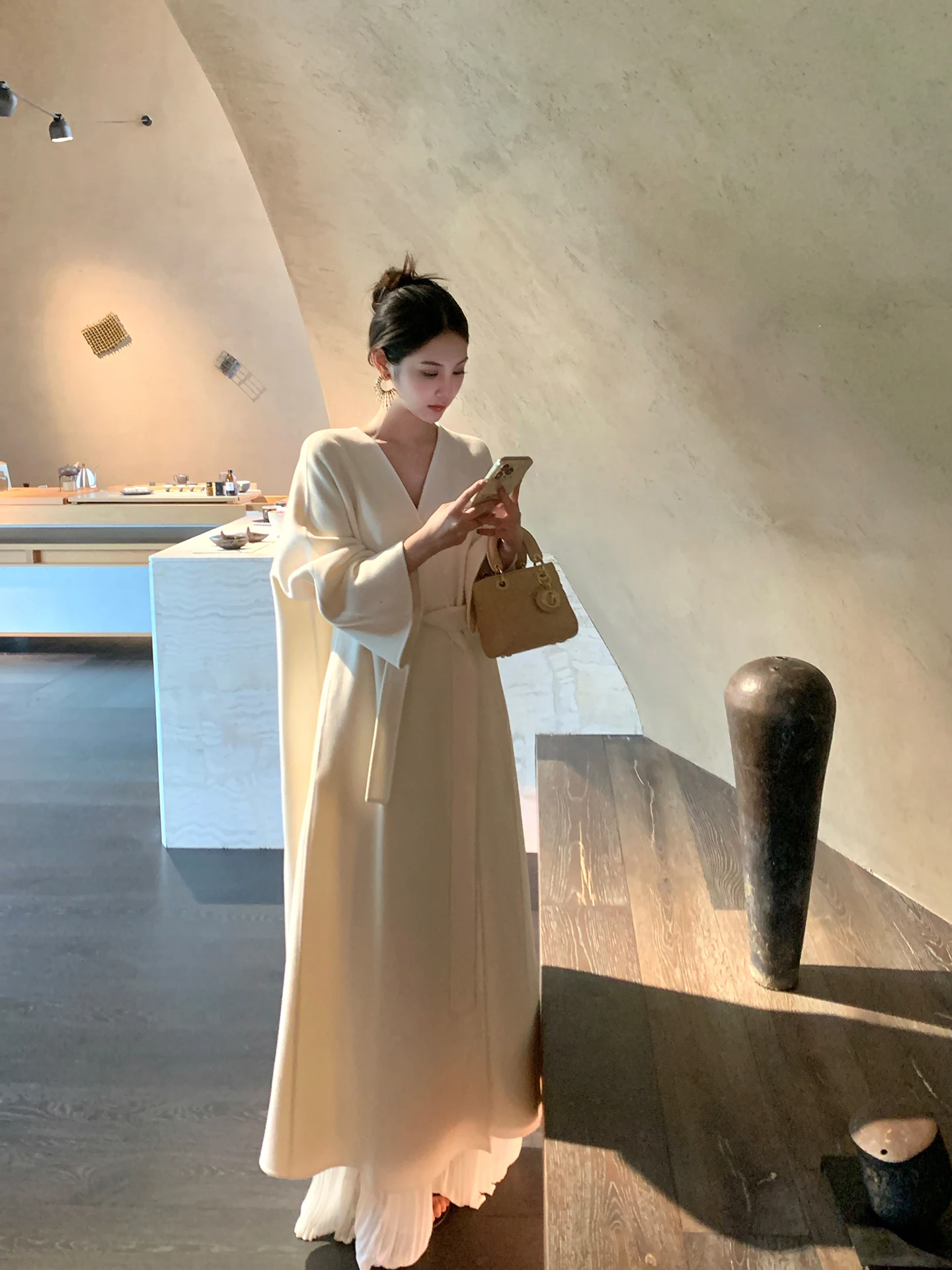 

Full Woolen Women's Coat Ba Split Moccasin Autumn Winter Cold Sensation Pure Color V-ne Long Sve Mid-length Coat