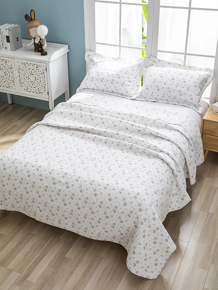 

Комплект постельного белья из 100% хлопка с цветочным узором: пододеяльник с внутренним хлопковым наполнителем, мелкий цветочный принт, полностью хлопковая вышивка.