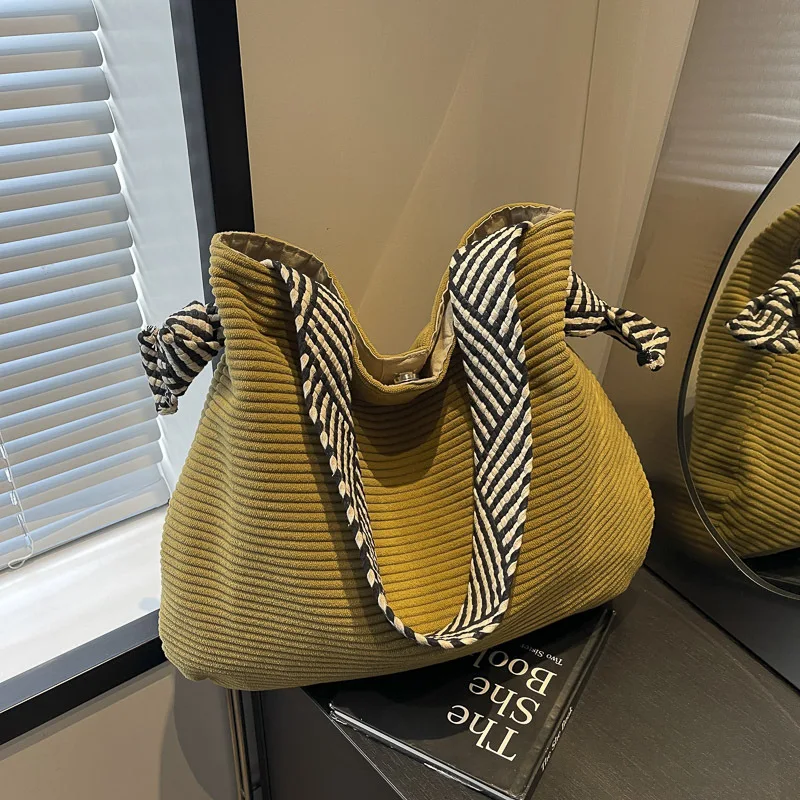 Lässige Hobo-Umhängetasche aus Cord, minimalistische einfarbige Handtasche, All-Match-Retro-Tasche – Detail 6