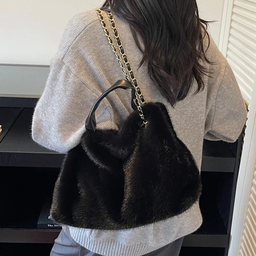 

Fluffy Plush Shoulder Bag Winter Faux Fur Bags for Women Tote Designer Handbags Chains Shopper Purses Crossbody Bag Bucket Bags