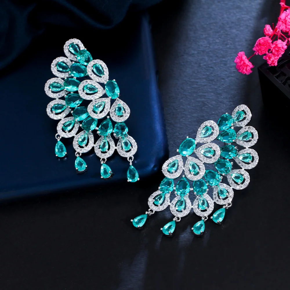 CWWZircons Luxuriöser, klobiger Pfauenfeder-Ohrring mit grünen Zirkonia-Steinen und großen Fransen für Damen, geeignet für Hochzeiten und Partys, Schmuck im Großhandel E0750 – Detail 6