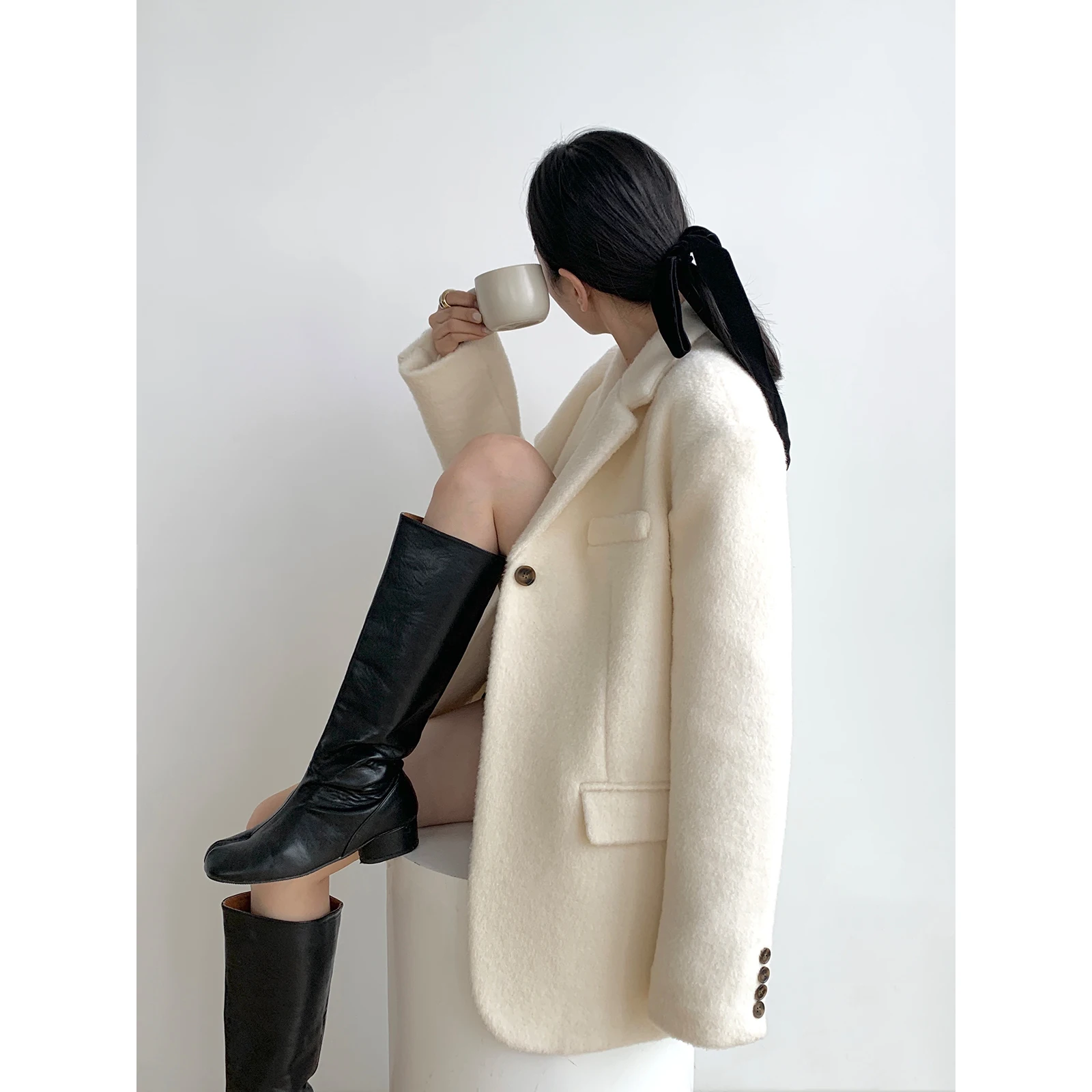 

ZhouMiao Зимнее Новое Свободное Повседневное Шерстяное Пальто-Костюм для Женщин, Белое Шерстяное Пальто с Отложным Воротником на Одной Пуговице, Длинный Рукав, Стандартный Размер L