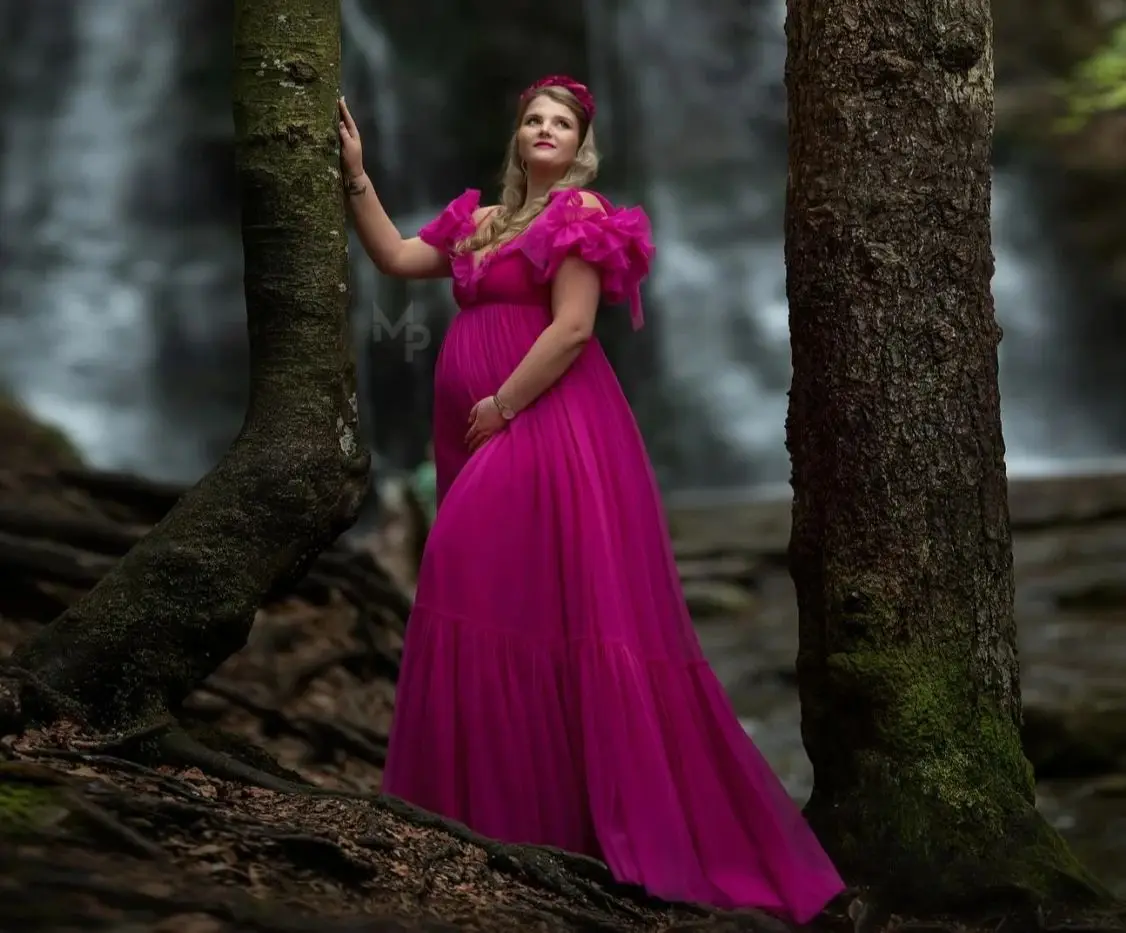 

Glamorous Fuschia Maternity Robes for Photography Deep V Neck A Line Pregnant Women Dresses Ruffles Sweep Train Babyshower Gowns