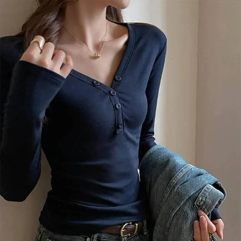 مثير ضيق كم طويل تي شيرت المرأة Y K زر على الموضة الخامس الرقبة قاع قميص الخريف الشتاء الكورية الشارع التخسيس تيز