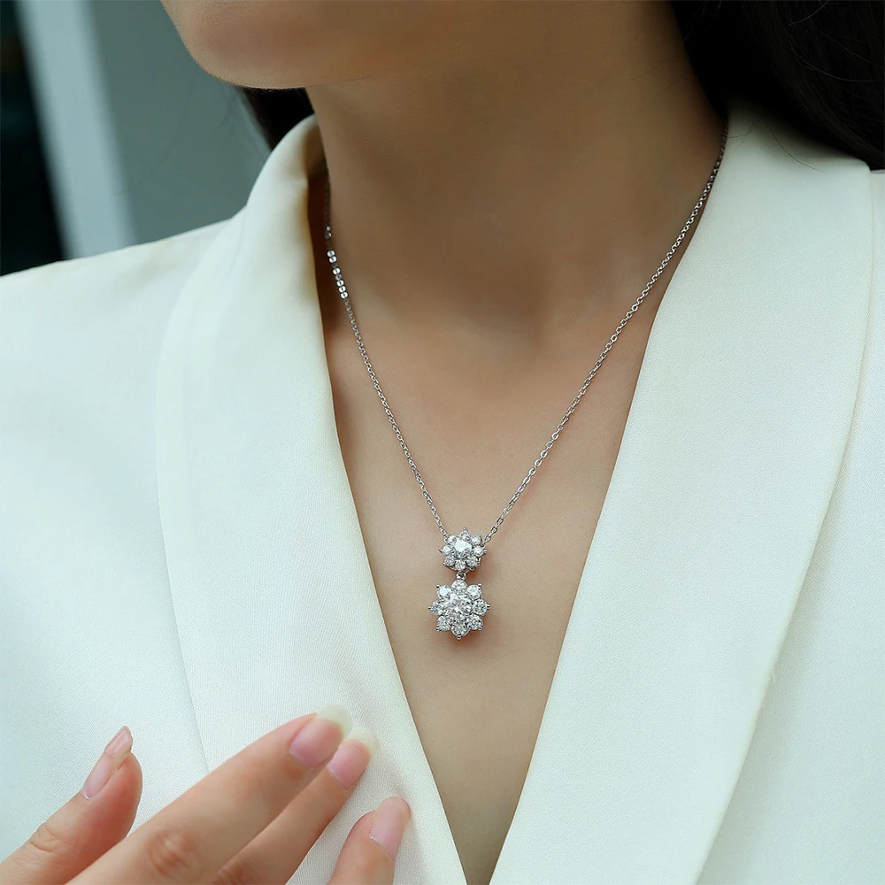 1.73‑CT D‑Color Full‑Moissanite Pendant Necklace for Women, Sunflower‑Motif‑Design 925 Sterling‑Silver Fine Jewelry, Party‑Wedding‑Ready Sparkling Accessory, Ideal Gift for Her