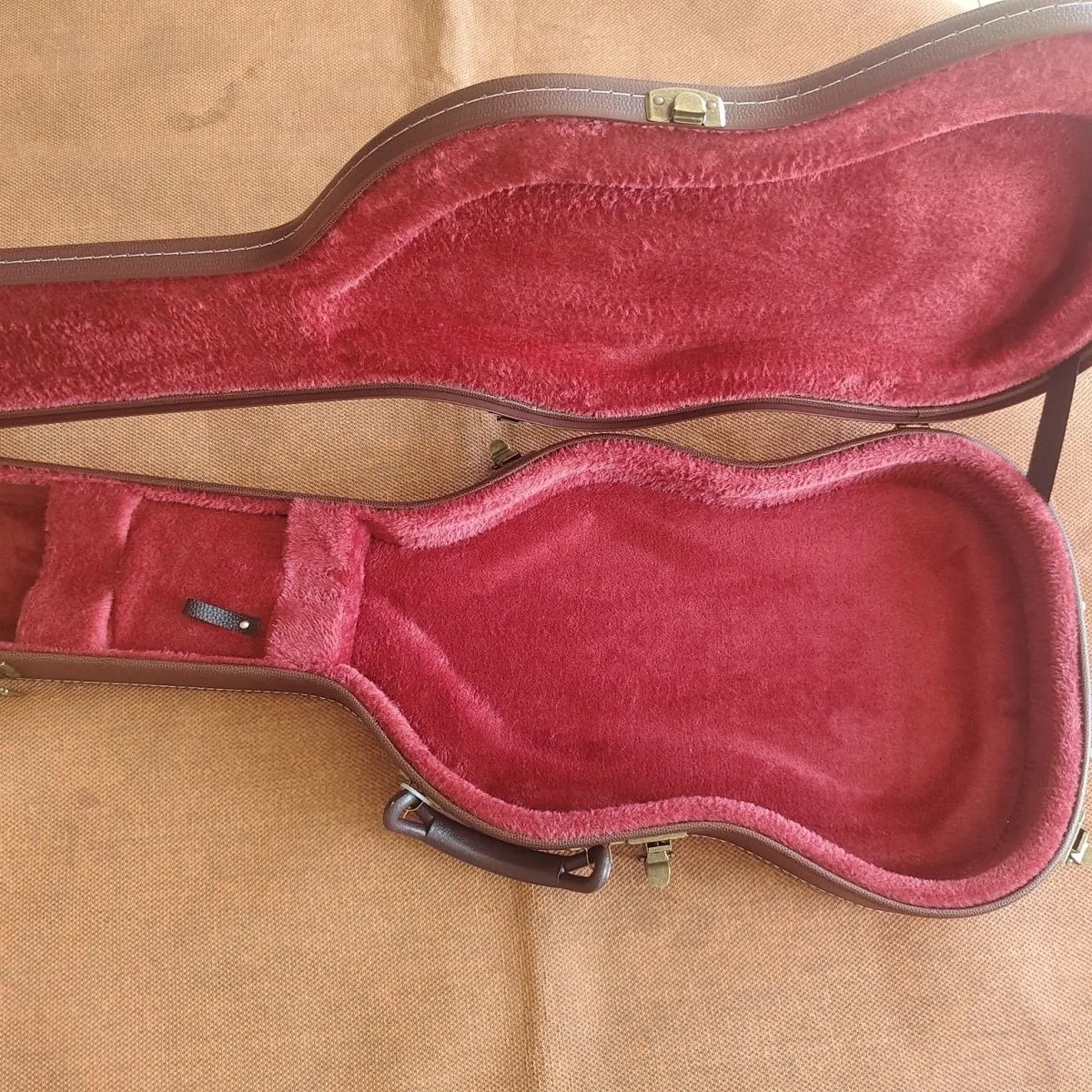 39 inch Electric Guitar Hard Case for P Style Double Cutaway Guitar Vintage Brown PU Leather Red Plush Lining with Lock