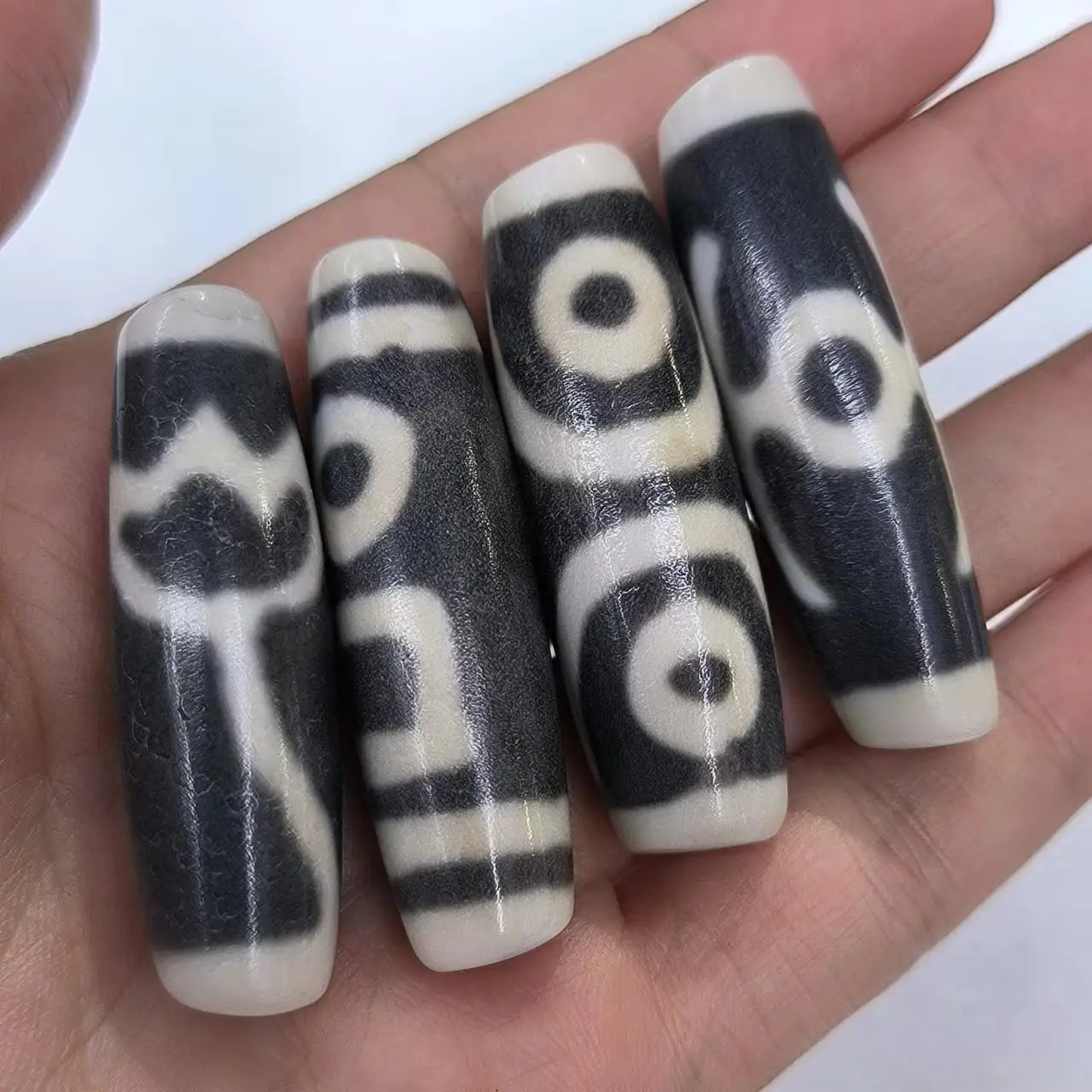 1pcs/lot natural multi-pattern old agate dzi wholesale grey Handmade beads weathering Horseshoe lines White core High quality