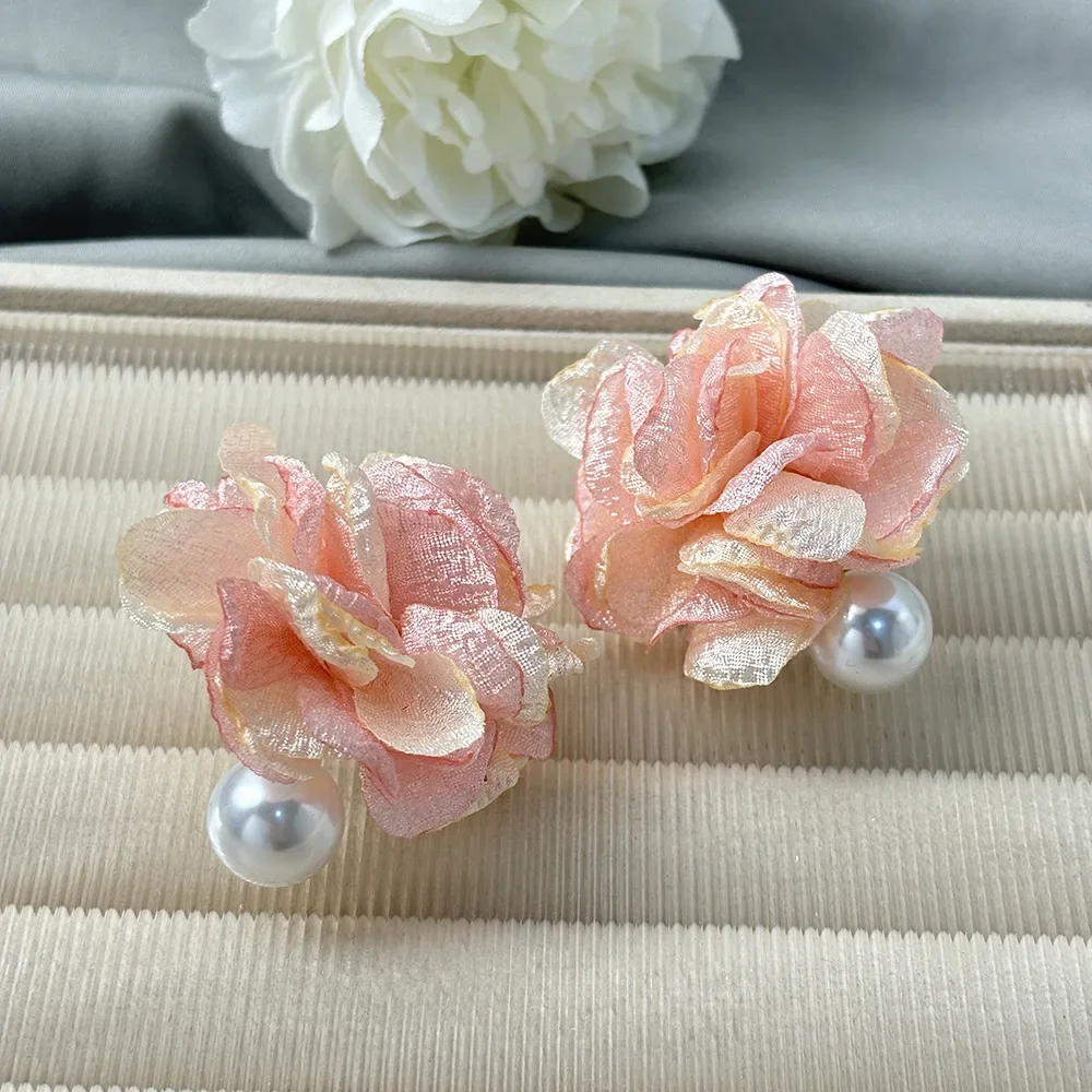 الوردي زهرة كبيرة أقراط دون ثقوب الأذن 2025 جديد مبالغ فيه كاميليا اللؤلؤ قرط كبس شعبية المتخصصة تصميم الراقية قرط كبس