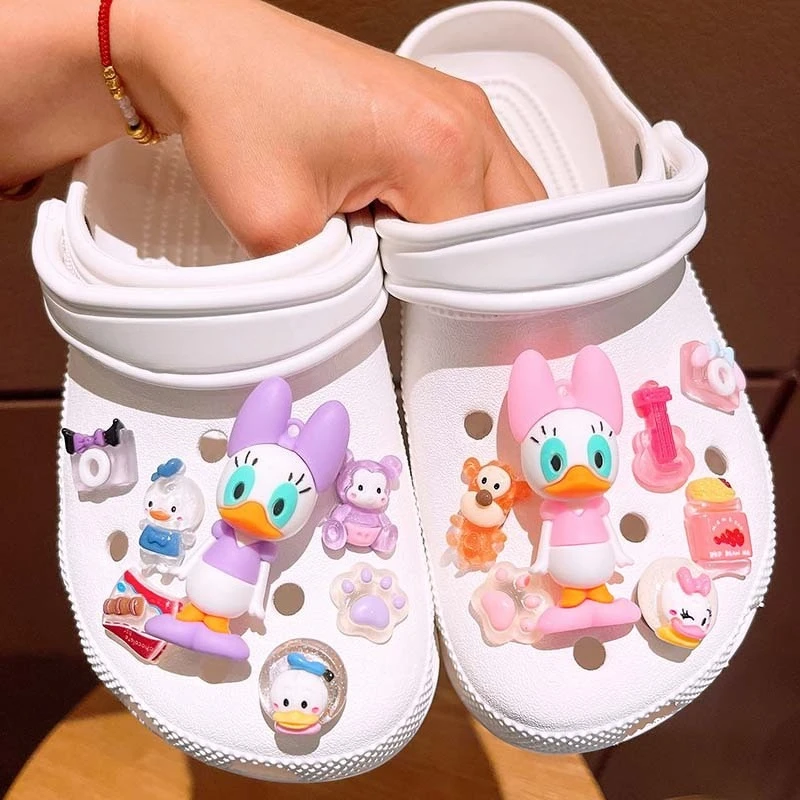 2025 MINISO Mickey Minnie Donald Duck Shoe Charms DIY Shoe Accessories Detachable Shoe Clips for Colg Disney Cartoon Themed