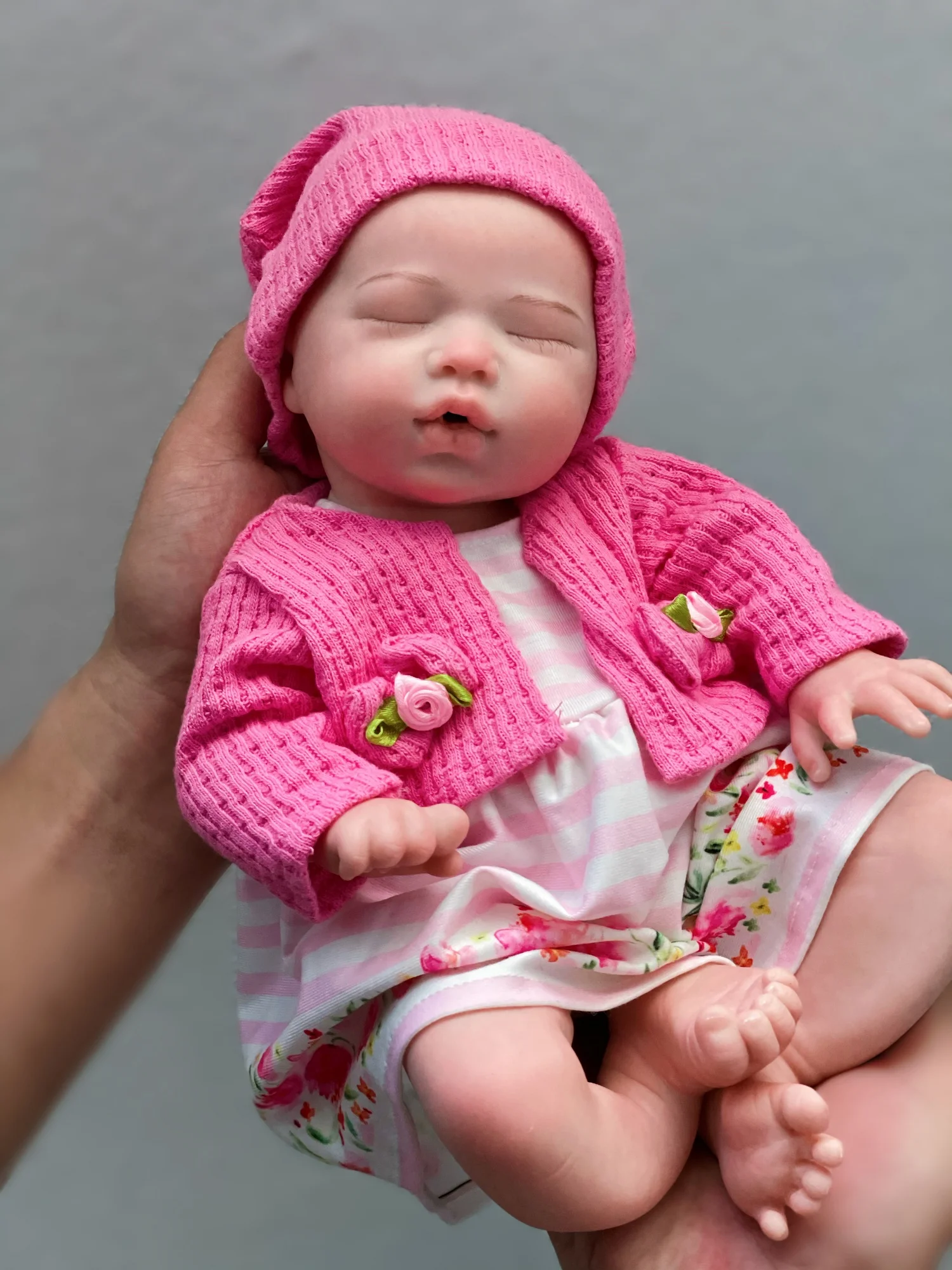 

35cm Soft Touch Feeling Solid Silicone Bebe Reborn Girl Can Drink and Pee Reborn Baby Girl Handmade Lifelike Muñeca Reborn Doll